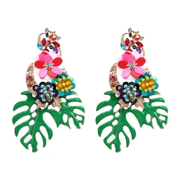 Green Monstera Leaf Tropical Earrings - Picture 2 of 5